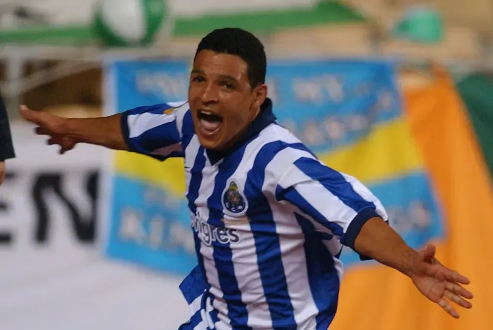 Derlei recorda título europeu: "Ficou na minha história e do FC Porto"